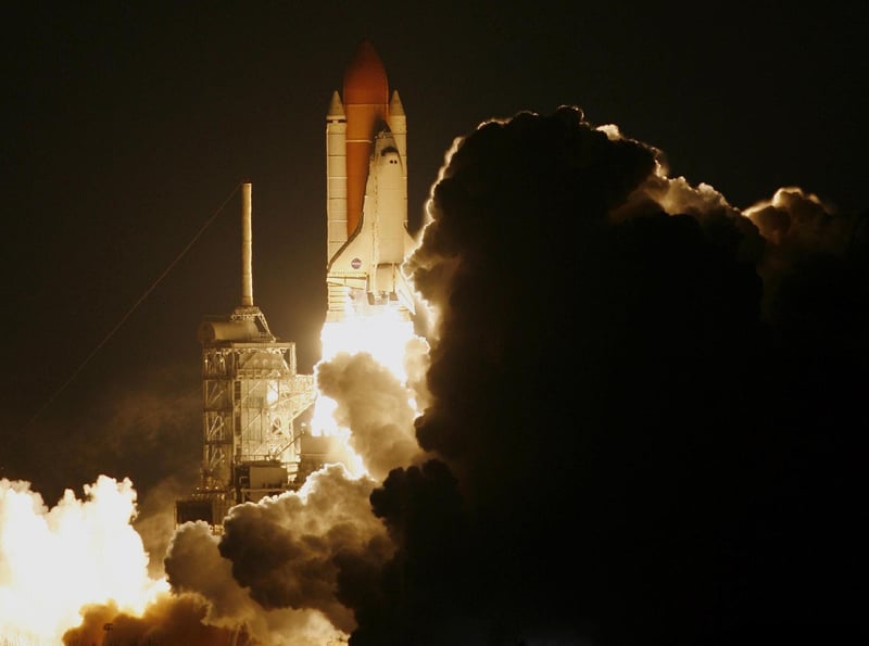 Space shuttle lift-off